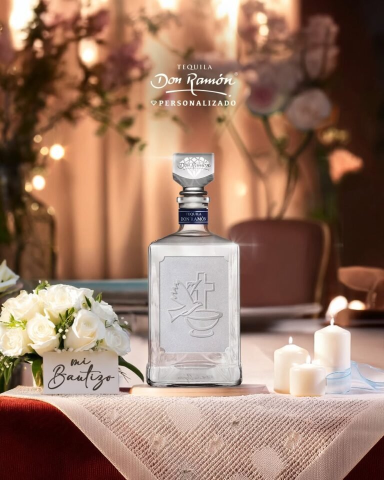 Botella de tequila personalizado grabada como recuerdo de bautizo o primera comunión